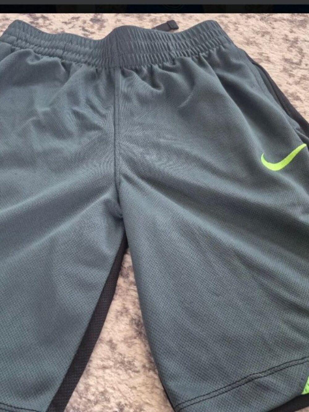 Nike Dri-FIT Boys Black Neon Green Athletic Shorts Size M